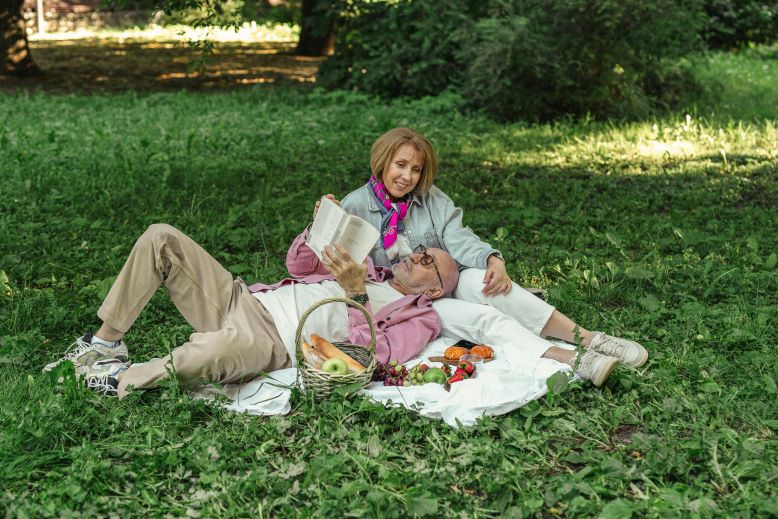 estate planning, image of couple relaxing in a park