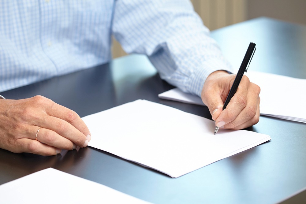 person signing a document while reviewing testamentary trust vs pour over will options